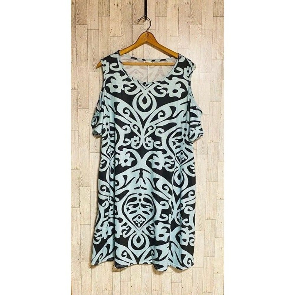 Dress with Peek-a-Boo Shoulders Size 3XL